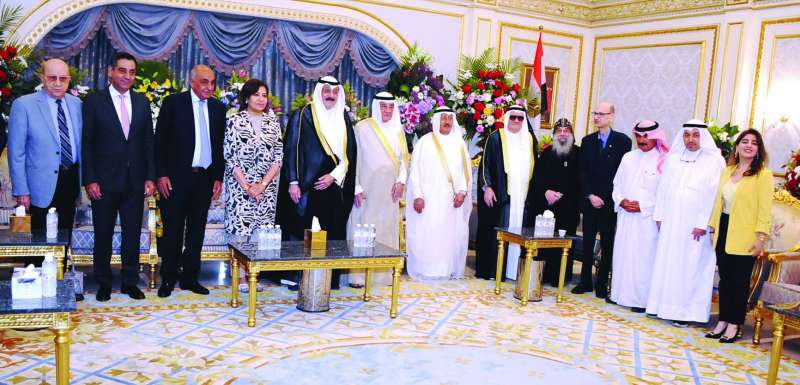 صورة جماعية خلال استقبال المهنئين