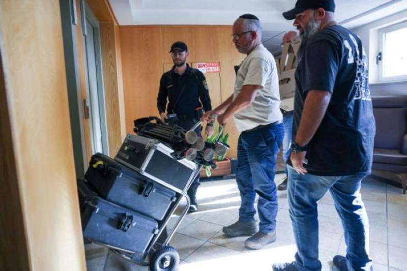 الشرطة الإسرائيلية تستولي على معدات مكتب «الجزيرة» في القدس أمس