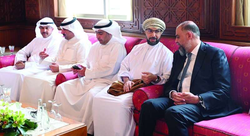 السفير العماني وعدد من الشخصيات 