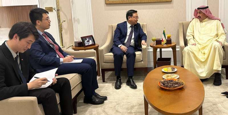 الشيخ فيصل الحمود والسفير الصيني