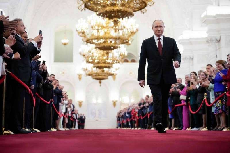  بوتين خلال حفل تنصيبه في الكرملين أمس (أ ف ب)