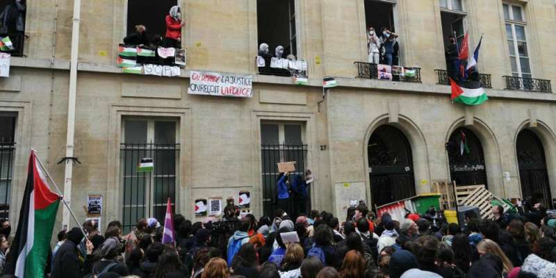 ناشطون مؤيّدون للفلسطينيين يتظاهرون في جامعة سيانس بو الباريسية