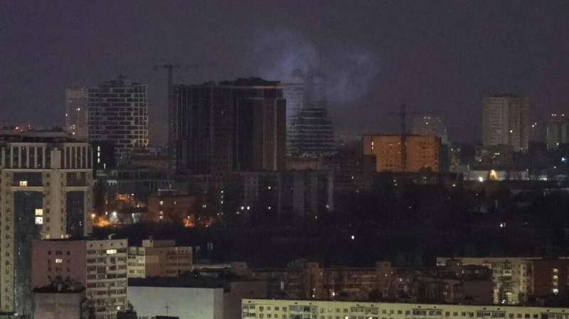 تصاعد الدخان في سماء كييف عقب هجوم روسي (أرشيفية)