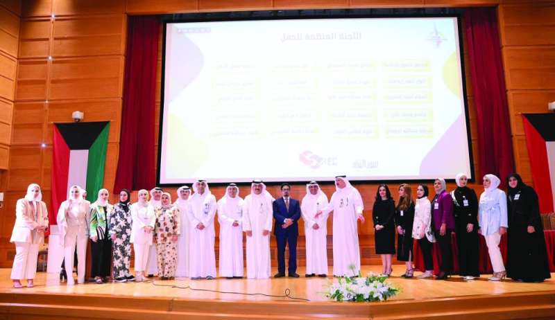 الفجام متوسطاً قياديي الهيئة ومسؤولي معهد الاتصالات ومنتسبيه