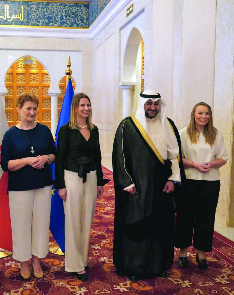 المشعل والقائم بالأعمال وموظفتان من السفارة البولندية