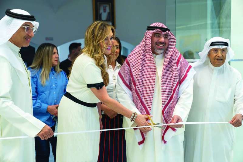 مساعد الزامل يفتتح المعرض