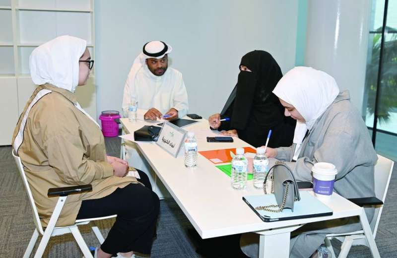 


إجراء مقابلة شخصية لإحدى الفتيات 