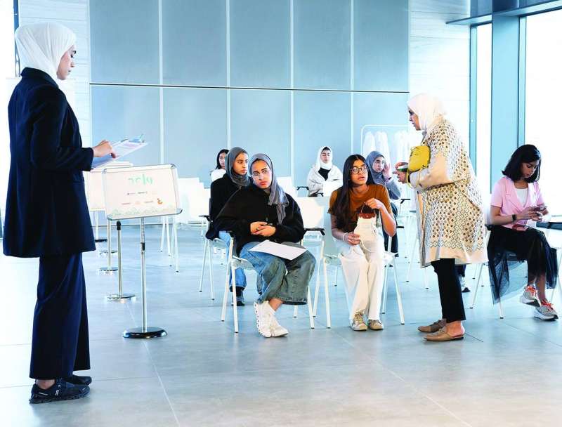 


استقبال عدد من الفتيات لإجراء المقابلات الشخصية 