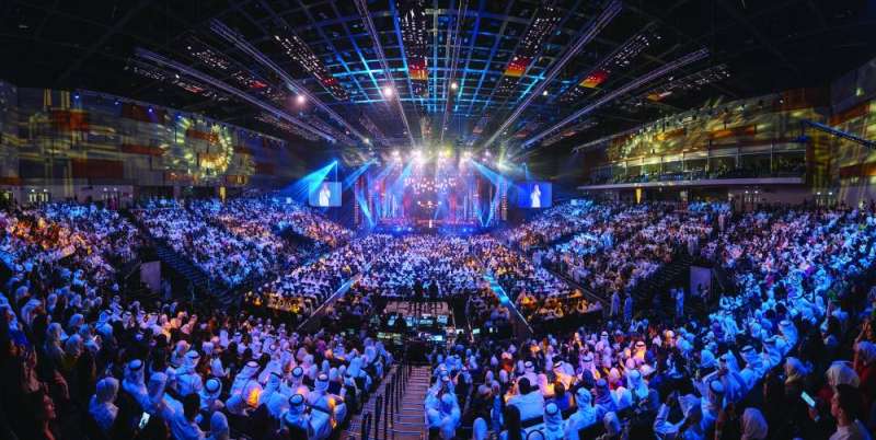 


جمهور غفير في «أرينا 360 مول» 