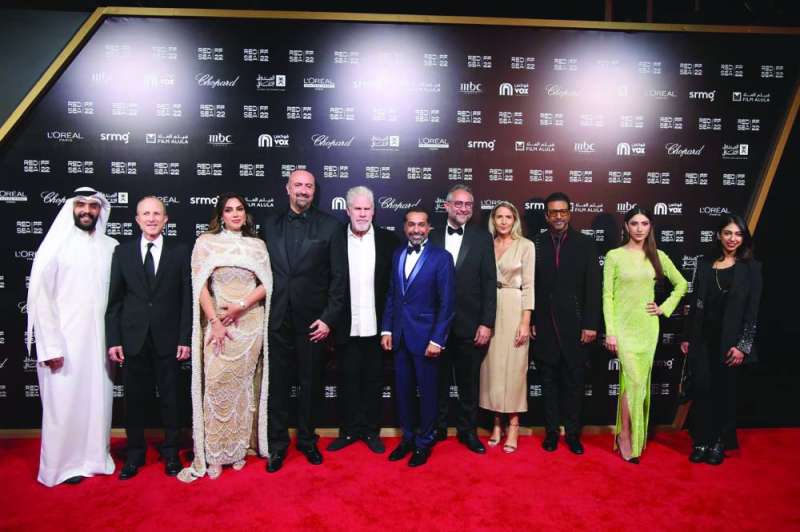 صُنّاع وأبطال الفيلم في لقطة تذكارية