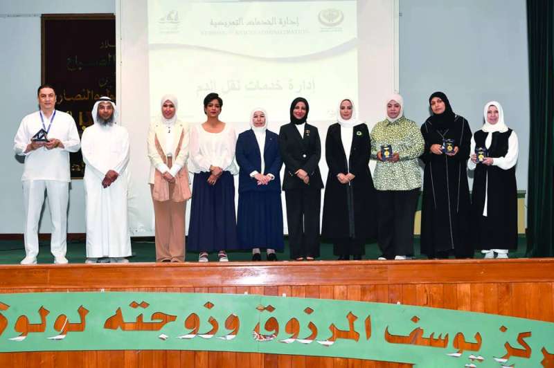 عدد من المشاركين في الاحتفالية في لقطة جماعية 