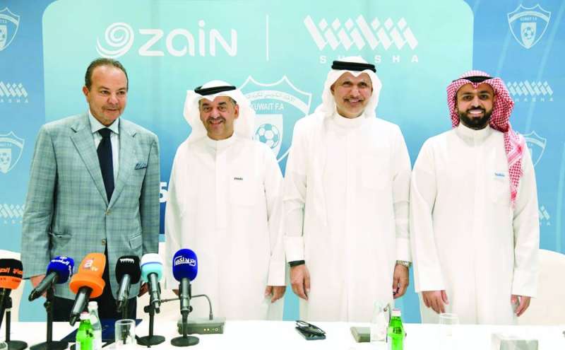 


الشاهين متوسطاً الخشتي والمضف وهشام الخلصي 