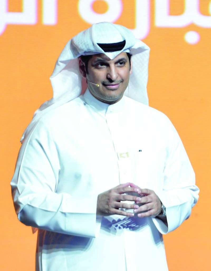 المطيري متحدثاً في إطلاق المنصة 