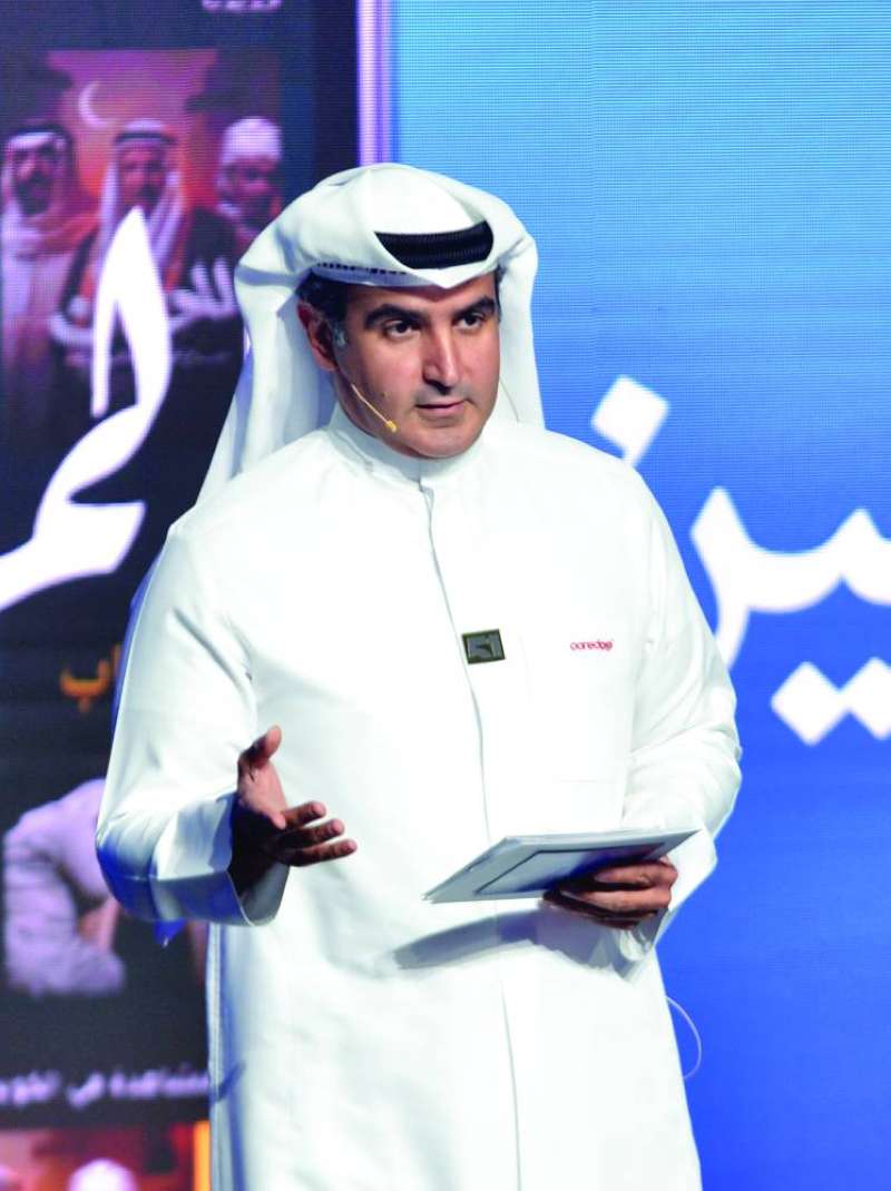 البابطين خلال إلقاء كلمته في الحفل 