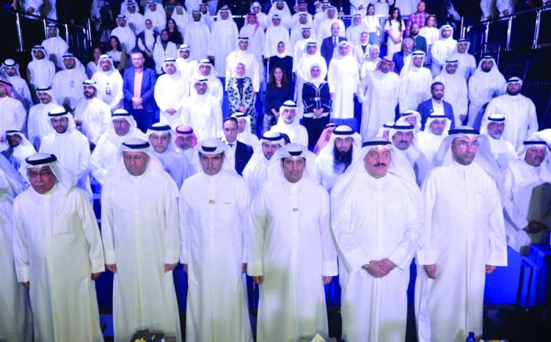 المطيري والعوضي والعمر في مقدم الحضور 