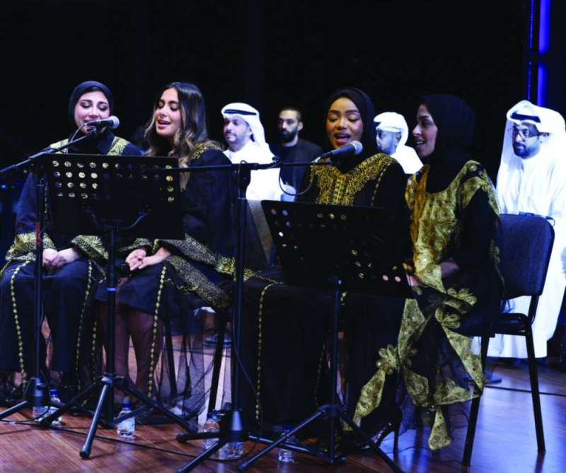 


العنصر النسائي في فرقة الكورال 