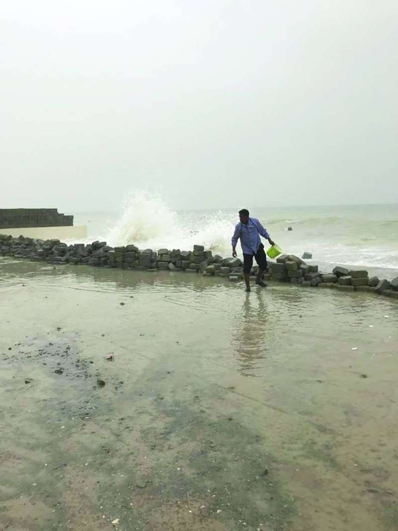 


مخاطر شديدة لنحر الشواطئ على الشاليهات 