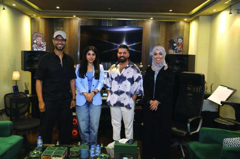 


شيماء سليمان مع نهلة الفهد وحسام كامل وفايز السعيد 