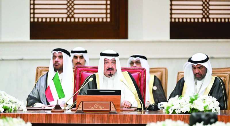 ممثل الأمير مترئساً وفد الكويت في القمة العربية بالمنامة 