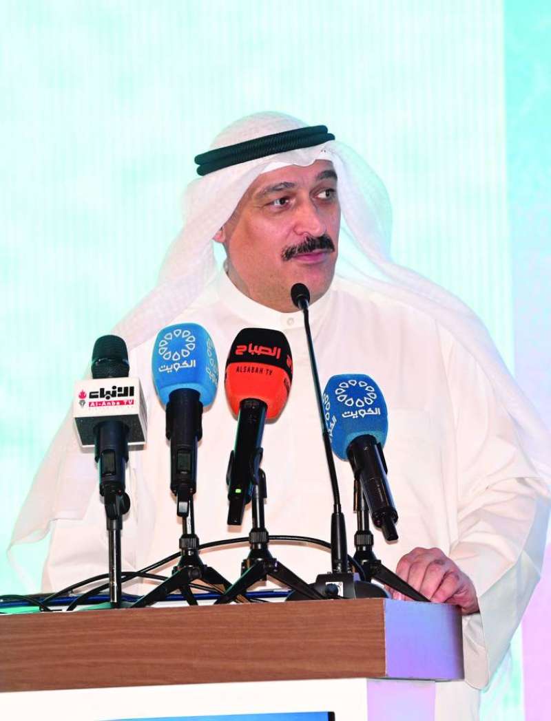 وزير الصحة متحدثاً