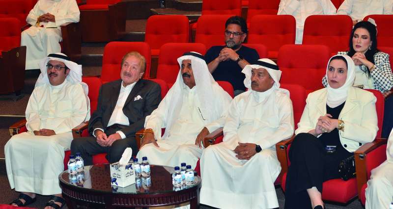 


المنصور والعيدروسي والعقل يتقدمون الحضور 	(تصوير سعود سالم) 