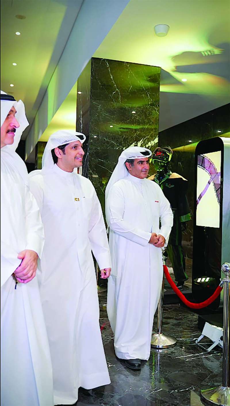 


عبدالعزيز البابطين مع وزير الإعلام عبدالرحمن المطيري 