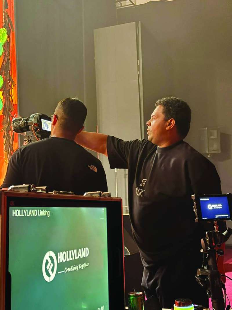 


الحملي يوجّه فريق العمل 