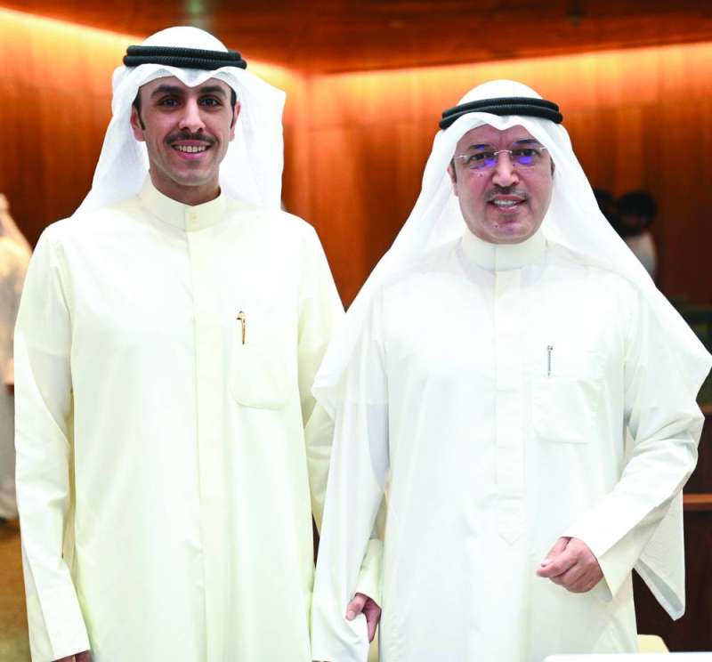 


وليد الدغر وفهد الخنين في أول جلسة لهما 