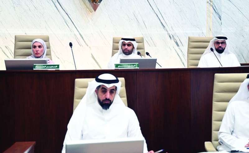 


عبدالله المحري مترئساً الجلسة  	(تصوير نايف العقلة)

 