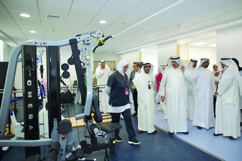 


جانب من جولة الوزير في المركز 