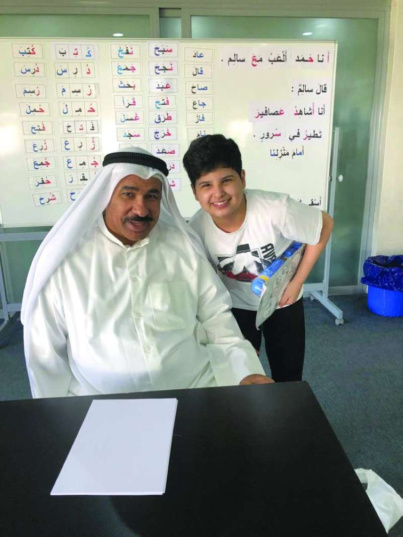 مع أحد الأطفال