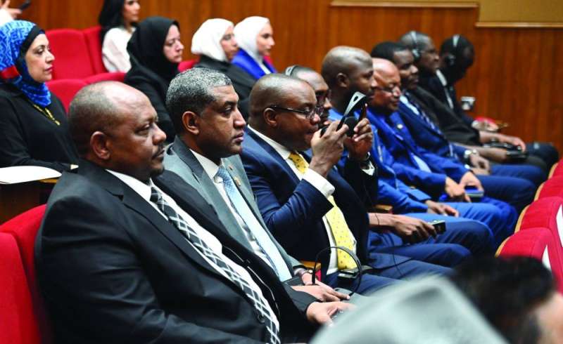 حضور ديبلوماسي في الندوة 