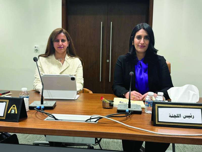 فرح الرومي ومنيرة الأمير خلال اجتماع اللجنة 