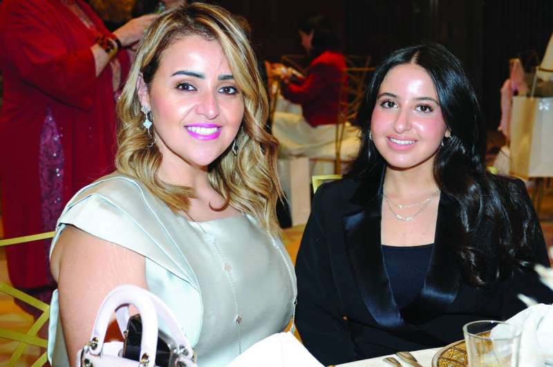 الشيخة دلال بدر المحمد مع الشيخة شيخة أحمد ناصر المحمد