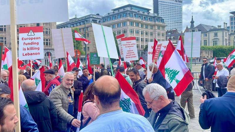 تظاهرة احتجاج لبنانية أمام مؤتمر بروكسيل أمس 