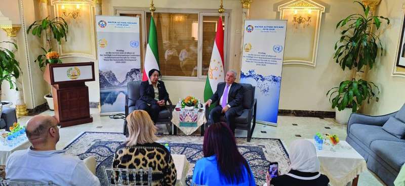  السفير زبيدوف وغادة الطاهر خلال المؤتمر