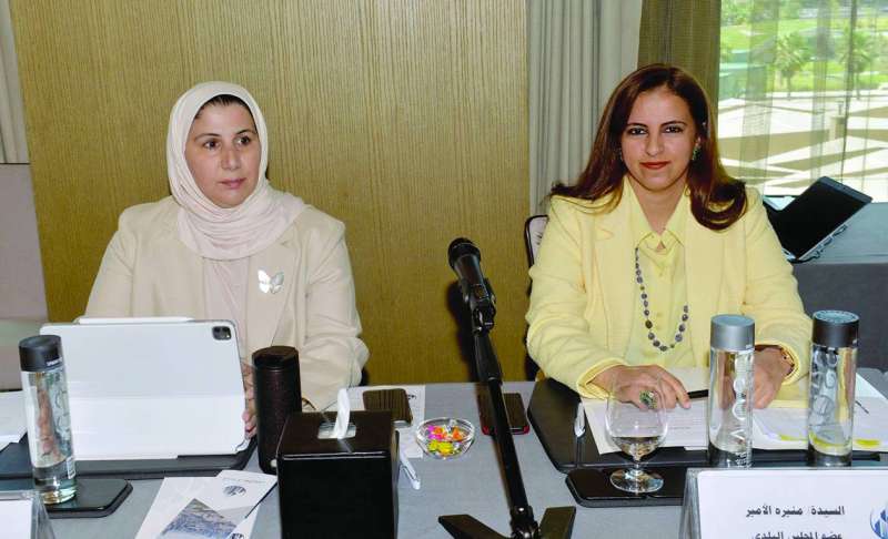 منيرة الأمير وعلياء الفارسي خلال مشاركتهما في الورشة 