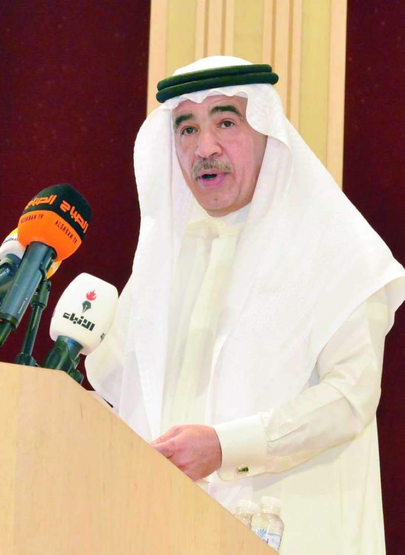 سعود البابطين متحدثاً 