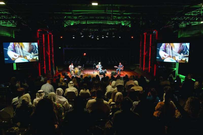 من أجواء الحفل الموسيقي الغنائي 