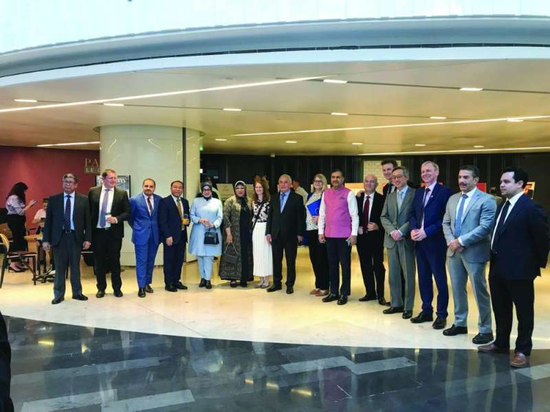 حشد من السفراء 