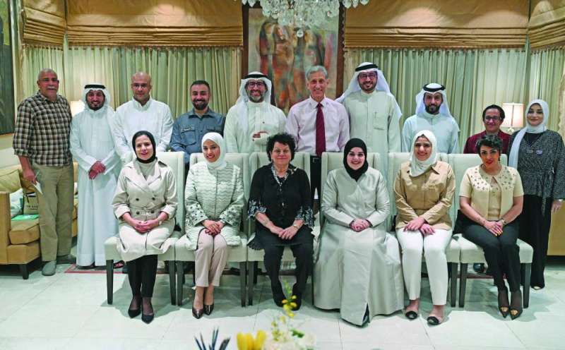 


المشاركون والحضور في لقطة جماعية  	(تصوير نايف العقلة) 