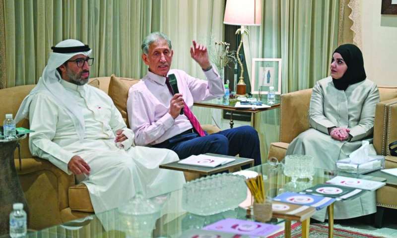 


الرفاعي متوسطاً النشوان والمطيري 