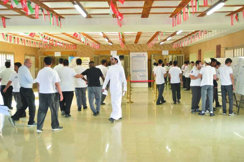 طوابير طلبة الثانوية.. بانتظارالتفتيش الذاتي