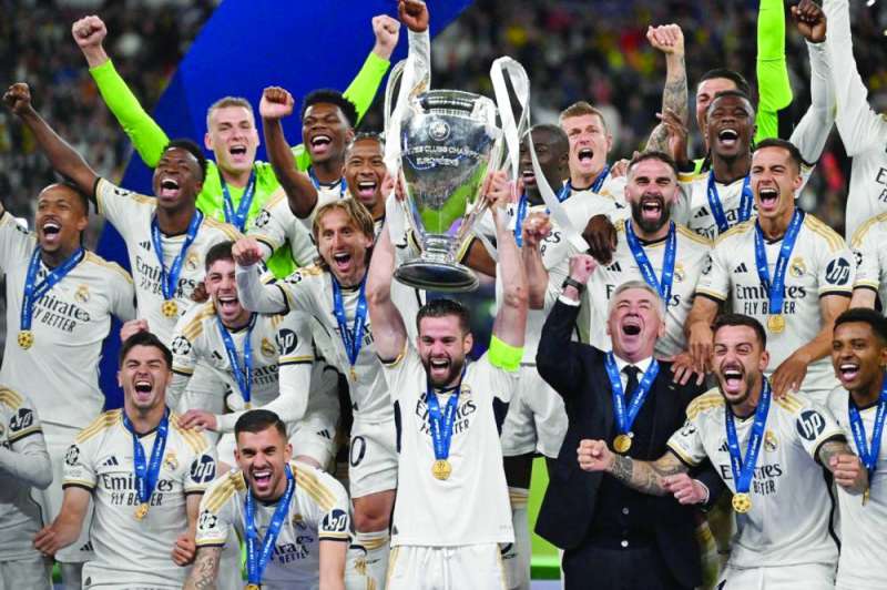 


لاعبو ريال مدريد متوّجون بكأس أوروبا 