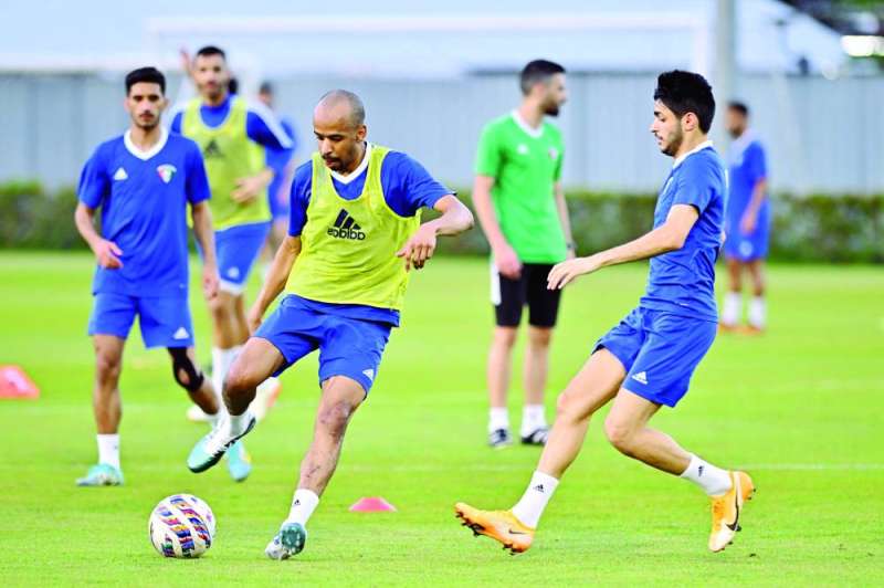 مهدي دشتي وحمد حربي في تدريبات «الأزرق» 