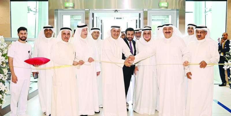 


 وزير الصحة يفتتح مركز الكويت لزراعة الكلى بحضور قياديي الوزارة وممثلي اللجنة الشعبية 	(تصوير سعود سالم) 