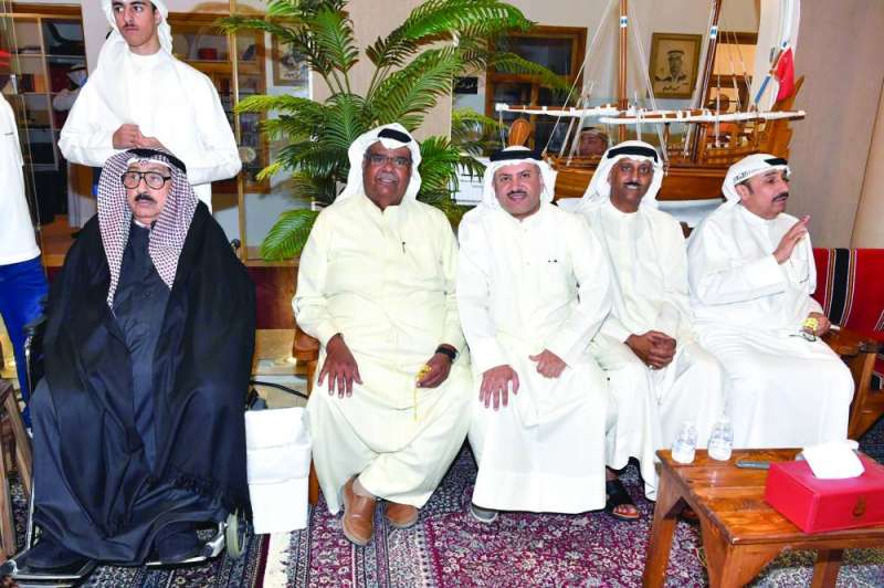 


«شادي الخليج» مع أنور عبدالله ويوسف السريع وبعض الحضور 