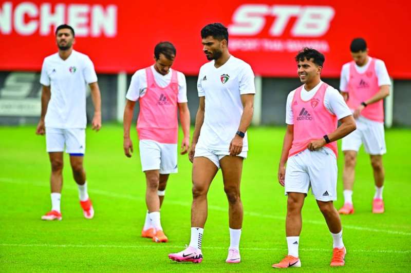 لاعبو «الأزرق»