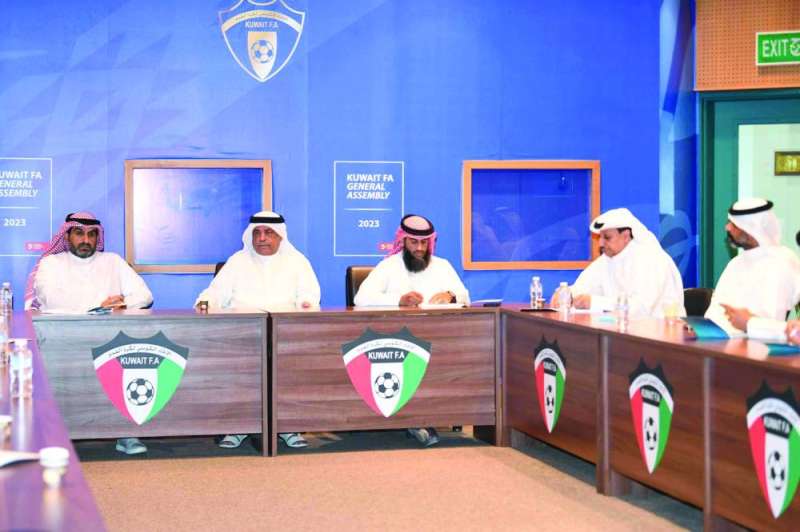 هايف المطيري خلال الاجتماع