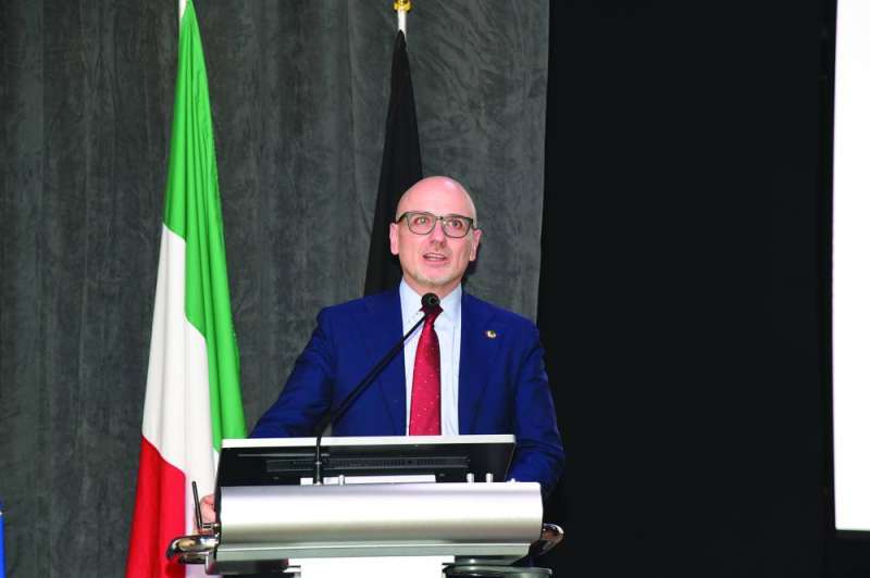 


السفير مفتتحاً الفعالية الثقافية 